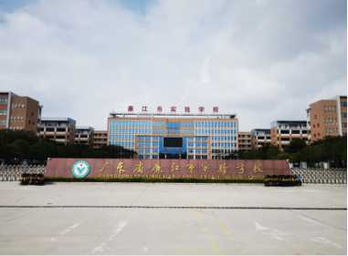 广东廉江市实验学校变频空气能热泵案例